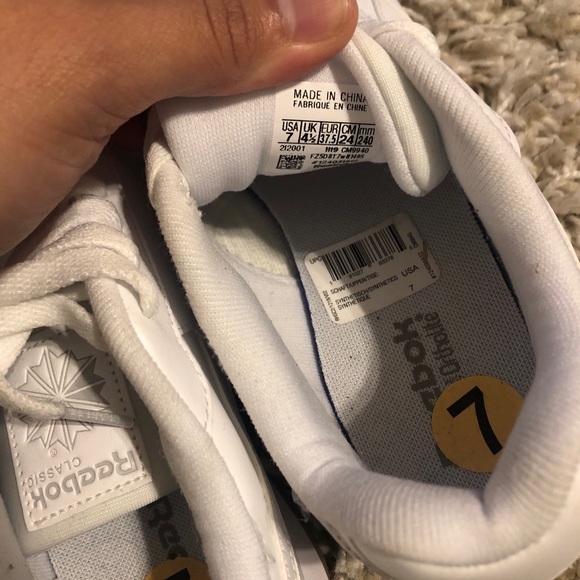 All white gum bottom Reeboks - Picture 4 of 4